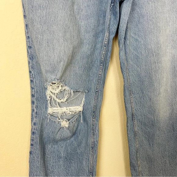 Abercrombie & Fitch The '90s Straight Ultra High Rise Distressed Jeans - Picture 4 of 11